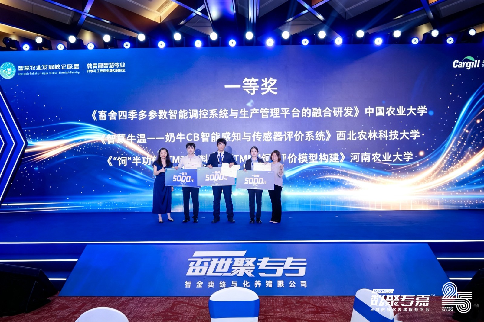 智慧农业是现代农业发展的重要方向它运用现代信息技术和智能装备对生产进行数字化、智能化管理实现精准种植、决策、高效生产。当前智慧在全球范围内得到快速发展成为推动化的重要力量。谭农民QQ农场(图1)